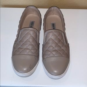 Steve Madden Quilted Slip On Shoes Size 8